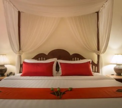 Люкс c 1 комнатой с видом на бассейн в Angkor Palace Resort & Spa