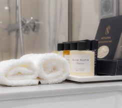 Делюкс в Генрих