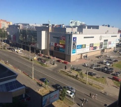 Апартаменты c 1 комнатой с балконом и с красивым видом из окна в Квартира на улице Воскресенской 55