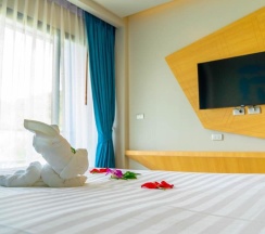 Двухместный номер Superior с видом на море двуспальная кровать в Golden Paradise Hotel