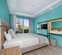 Двухместный номер Superior с видом на окрестности двуспальная кровать в Villa Sunflower Hotel