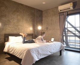 Двухместный номер Deluxe с балконом двуспальная кровать в Bed & Bike Hostel