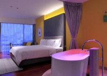 Двухместный номер Extra Radiance двуспальная кровать в LiT BANGKOK Hotel