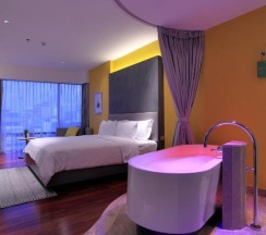 Двухместный номер Extra Radiance двуспальная кровать в LiT BANGKOK Hotel