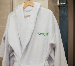 Двухуровневый Джуниор Сюит на втором этаже со своей зоной отдыха в Игуана