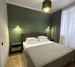 Номер стандарт с 1 двуспальной кроватью с балконом в Альпина