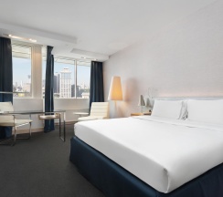 Номер премиум с видом на город в Radisson Blu Belorusskaya Hotel Moscow