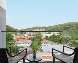 Двухместный номер Superior с видом на горы двуспальная кровать в Отель The Yama Resort & Spa Kata Beach Phuket