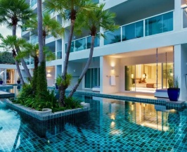 Двухместный номер с доступом к бассейну Executive Club двуспальная кровать в Chanalai Romantica Resort Kata Beach - Adults Only