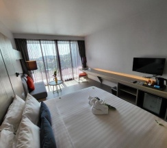 Двухместный номер Superior с видом на море двуспальная кровать в The Yama Hotel Phuket
