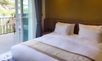 Двухместная студия Coral Premier с видом на море двуспальная кровать в Phi Phi Holiday Resort – SHA Extra Plus