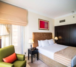 Семейные апартаменты с 2 комнатами с видом на город в Отель Mercure Hotel Apartments Dubai Barsha Heights