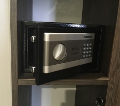 Номер двухкомнатный с одной большой кроватью и диваном в Коsмоs