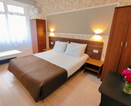 Трёхместный Комфорт без балкона в Уральские самоцветы