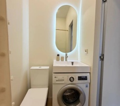 Апартаменты c 1 комнатой с балконом и с красивым видом из окна в Квартира Как Дома 05 Роскошная 1-комнатная квартира с видом на море