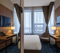 Улучшенный номер с видом на реку в Cosmos Omsk Hotel