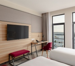 Стандартный номер с двумя раздельными кроватями и видом на бухту в Рябина от Васта