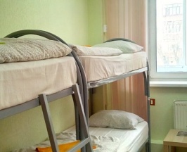 Кровать в общем номере (мужской номер) с видом на город в Радуга