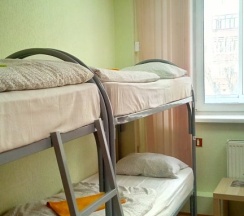 Кровать в общем номере (мужской номер) с видом на город в Радуга