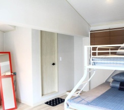Трёхместный номер Deluxe в Plan A Hostel