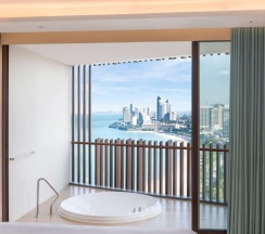 Двухместный Ocean Suite Prestige двуспальная кровать в Hilton Pattaya