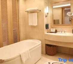 Двухместный номер Standard с видом на горы (двуспальная кровать) в Tangla Hotel Sanya
