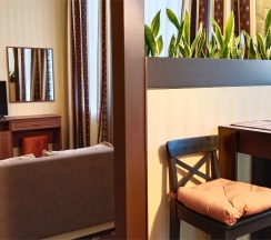 Апартаменты с ванной и балконом в My Favourite Garden Hotel