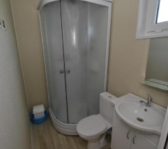 Номер улучшенный семейный с 1 односпальной и 1 двуспальной кроватью в Villa na peske