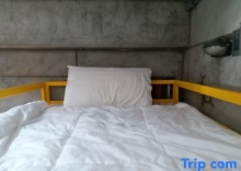 Кровать в общем номере (мужской номер) в Chang Hostel​ Suvarnabhumi​