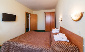 Двухкомнатный с 1 двуспальной кроватью в Металлург