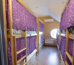 Кровать в общем номере (женский номер) в Чердак
