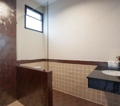 Двухместная вилла двуспальная кровать в Вилла Anchan Private Pool Villas