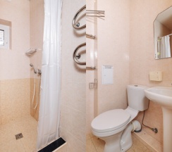 Стандарт с двуспальной кроватью и кухней ( на два номера ) для 2 гостей в Дельфин парк