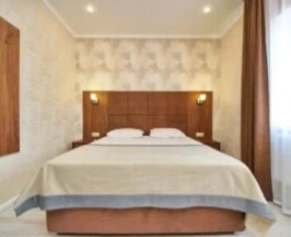 Двухместный полулюкс 2 этаж с балконом двуспальная кровать в Ninel