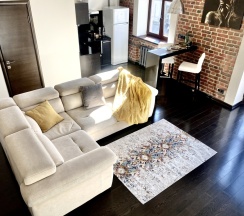 Двухместные апартаменты с 2 комнатами с балконом и с красивым видом из окна двуспальная кровать в Апартаменты InterLoft 6 Old Town Free Parking Wi-Fi 100/50 Smart TV