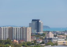 Полулюкс с балконом в W Phuket Residences