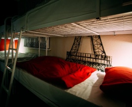 Кровать в 10-местном общем женском номере в Sky Hostel