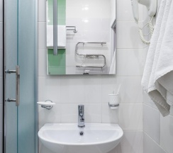 Номер стандарт с 1 двуспальной кроватью и креслом-кроватью в Florinn hotel