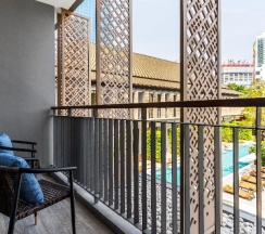 Двухместный номер Deluxe с видом на бассейн 2 отдельные кровати в Villa Deva Resort & Hotel Bangkok