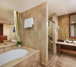 Двухместный номер Deluxe с видом на город (двуспальная кровать) в The Davis Bangkok Hotel