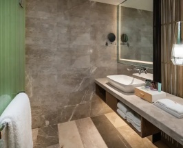 Двухместный номер Premium с видом на бассейн (двуспальная кровать) в Holiday Inn Resort Sanya Bay by IHG