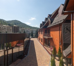 Black Stone с террасой в Red Wood by Provence