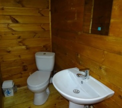 Трёхместный коттедж с видом на море в Три тополя