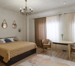 Джуниор Cюит в Welcome House