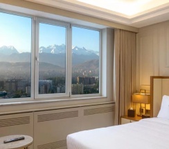 Двухместный клубный люкс Executive с видом на горы двуспальная кровать в Sheraton