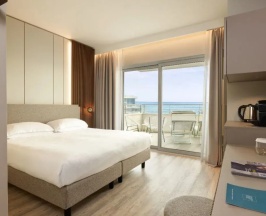 Двухместный номер Look Sky двуспальная кровать в Adriatic Palace Hotel