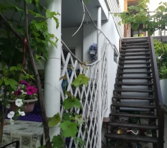Трехместный номер с двуспальной и односпальной кроватями в Уютный
