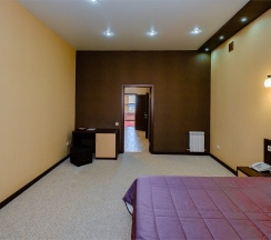 Люкс двухкомнатный с балконом в Avangard Hotel