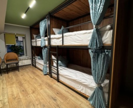 Кровать в общем номере (женский номер) в Navi Hostel