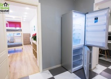 Спальное место в комнате для мужчин в Star home
